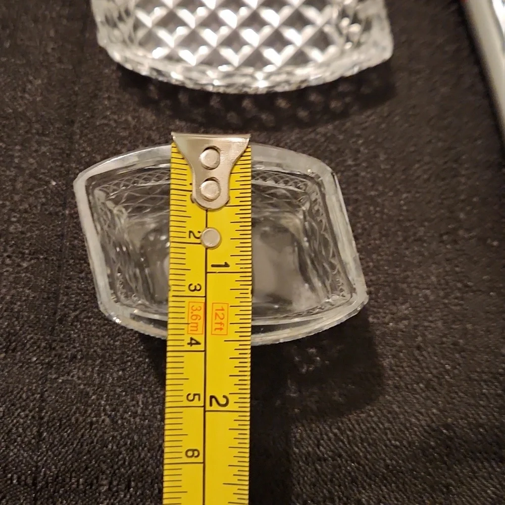 1960s CRYSTAL PERSONAL ASHTRAY AND CIGARETTE HOLDER.